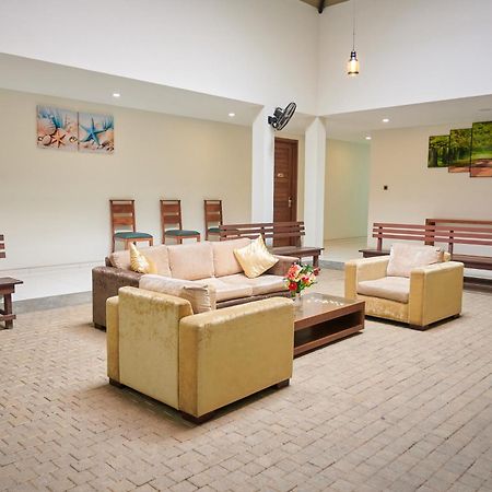 Kethumathee Hotel & Banquet Ratnapura Zewnętrze zdjęcie