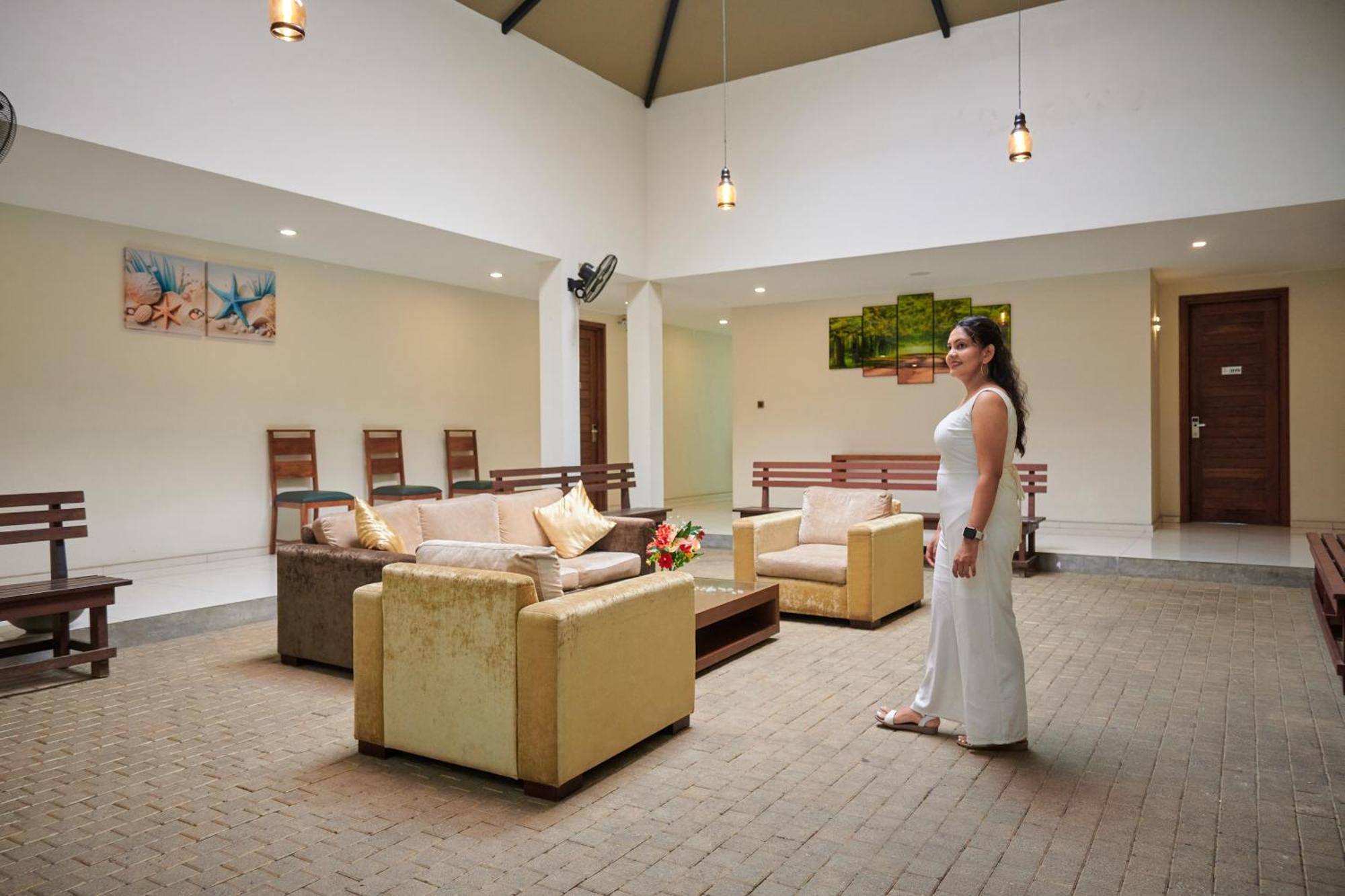 Kethumathee Hotel & Banquet Ratnapura Zewnętrze zdjęcie