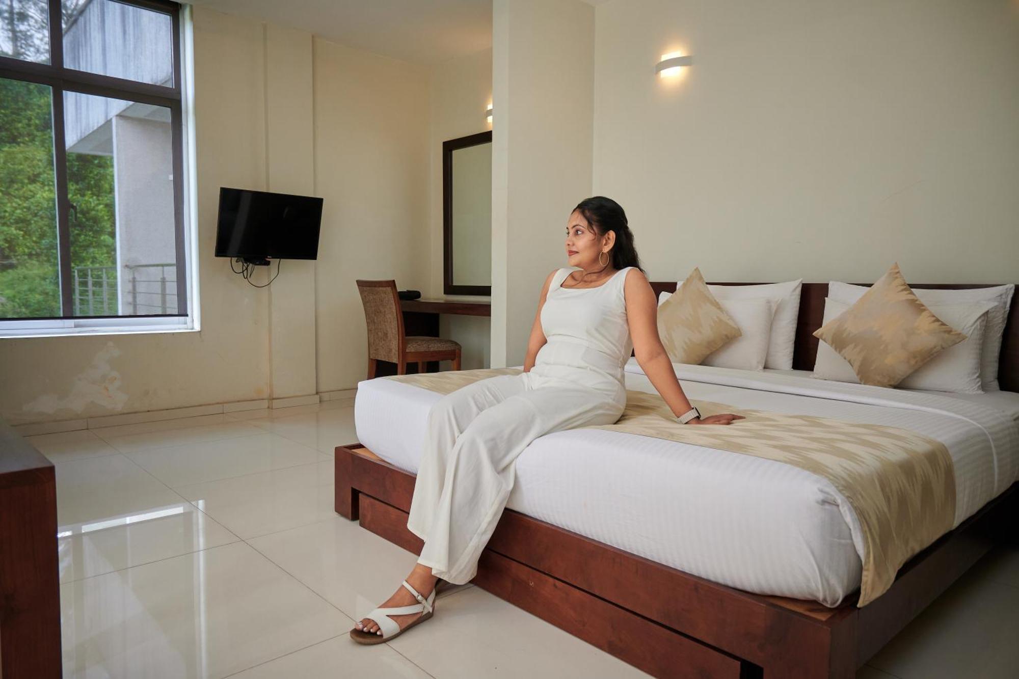 Kethumathee Hotel & Banquet Ratnapura Zewnętrze zdjęcie