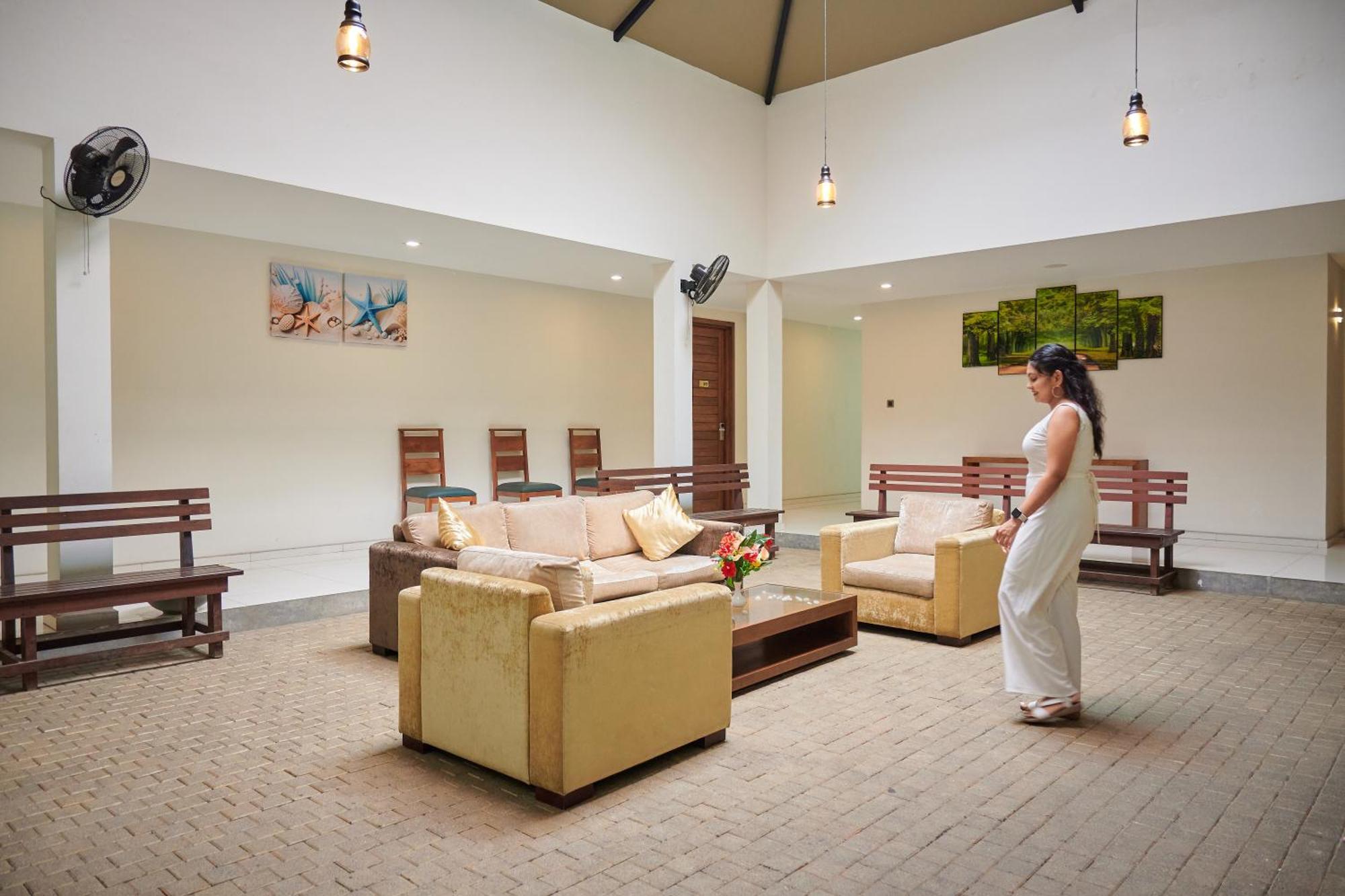 Kethumathee Hotel & Banquet Ratnapura Zewnętrze zdjęcie